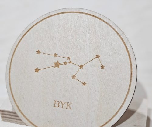 drewniana podstawka pod kawę