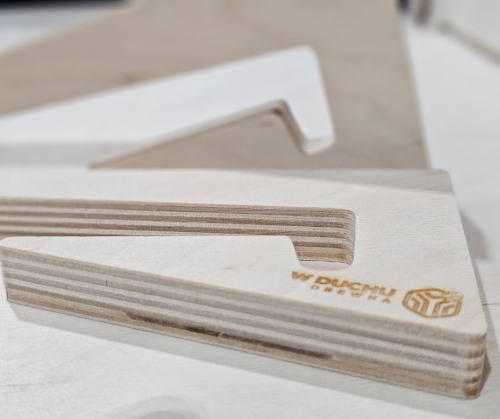 Drewniana podkładka pod laptopa – wzór 1