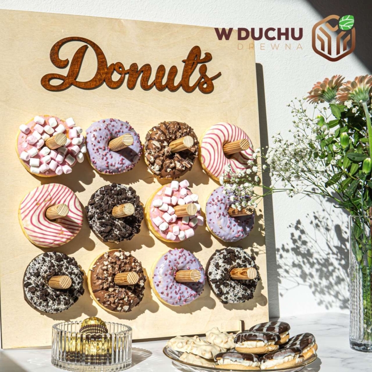 Tablica-na-paczki,-stojak-na-donuty.jpg