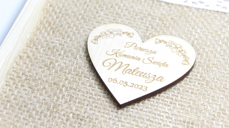 magnes drewniany serce pamiątka komunii świętej - wzró 1 (2).jpg