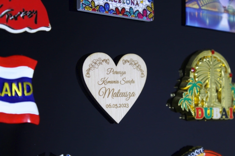 magnes drewniany serce pamiątka komunii świętej - wzró 1 (3).jpg
