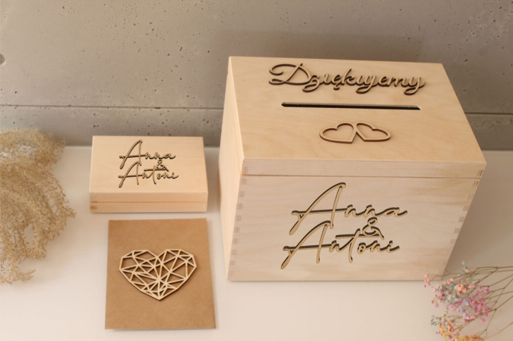 Komplet pudełko na koperty i obrączki surowe drewniane imiona.jpg