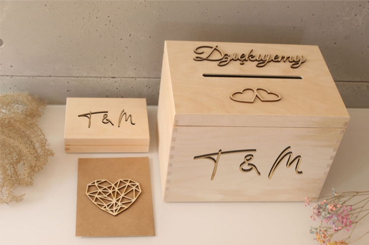 Komplet pudełko na koperty i obrączki surowe drewniane inicjały.jpg