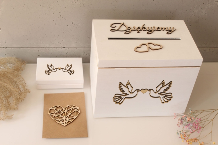 Komplet pudełko na koperty i obrączki białe gołębie.jpg