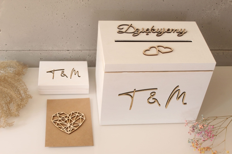 Komplet pudełko na koperty i obrączki białe inicjały.jpg