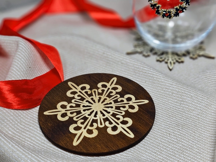 Podstawka okrągła pod herbatę kawę płatek śniegu grawer - wzór 3 (2).jpg