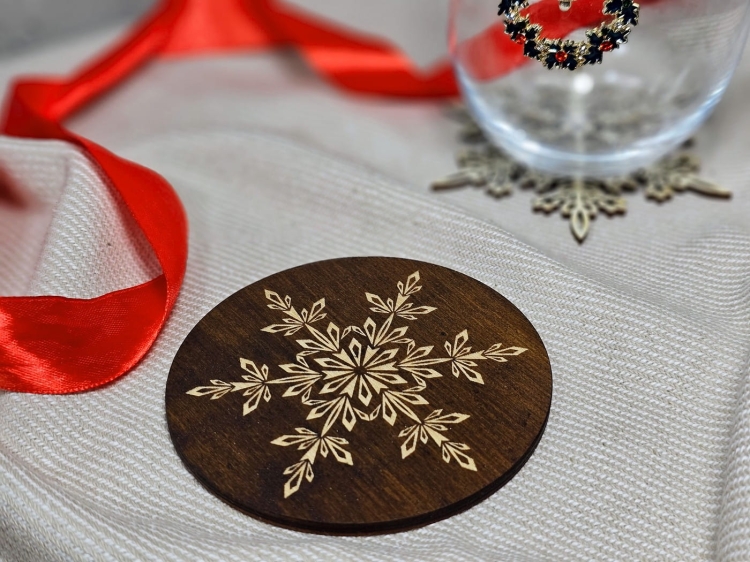 Podstawka okrągła pod herbatę kawę płatek śniegu grawer - wzór 8 (2).jpg