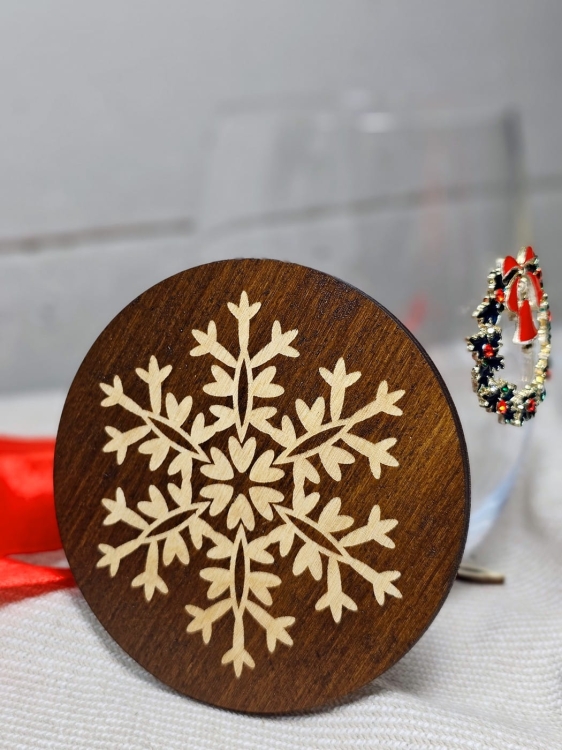 Podstawka okrągła pod herbatę kawę płatek śniegu grawer - wzór 9 (3).jpg