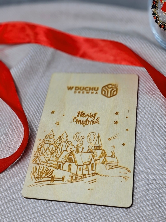 Kartka świąteczna z drewna z pleksy z grawerem z bombką (4).jpg